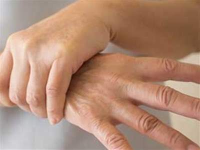 لرزش دست : علت، علائم، پیشگیری و درمان لرزش دست